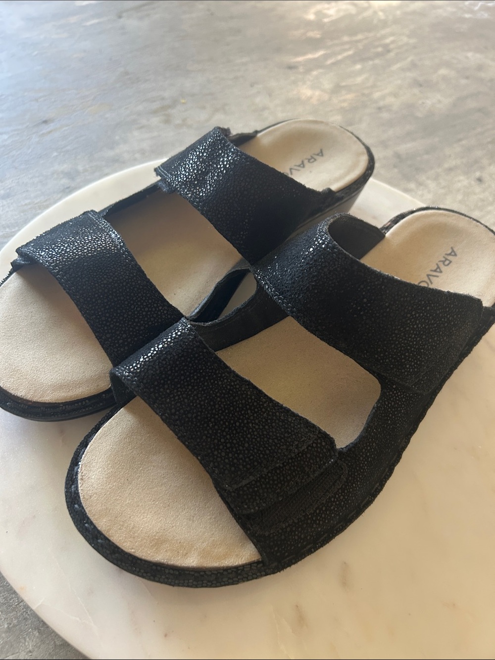 Aravon Black Metallic Suede
Cambridge 2 Strap Sandal women’s size 10 - Picture 4 of 12